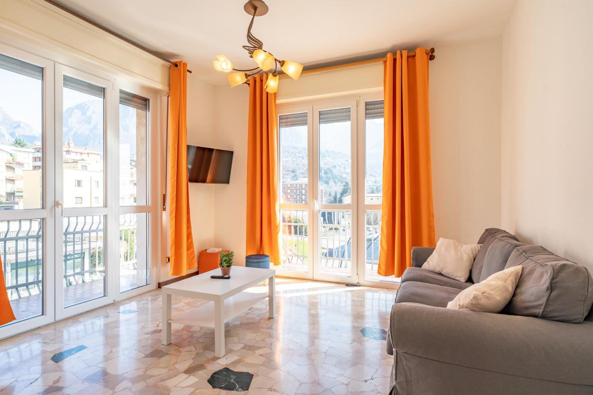Spacious Apartment With Panoramic Views In Lecco Exterior foto